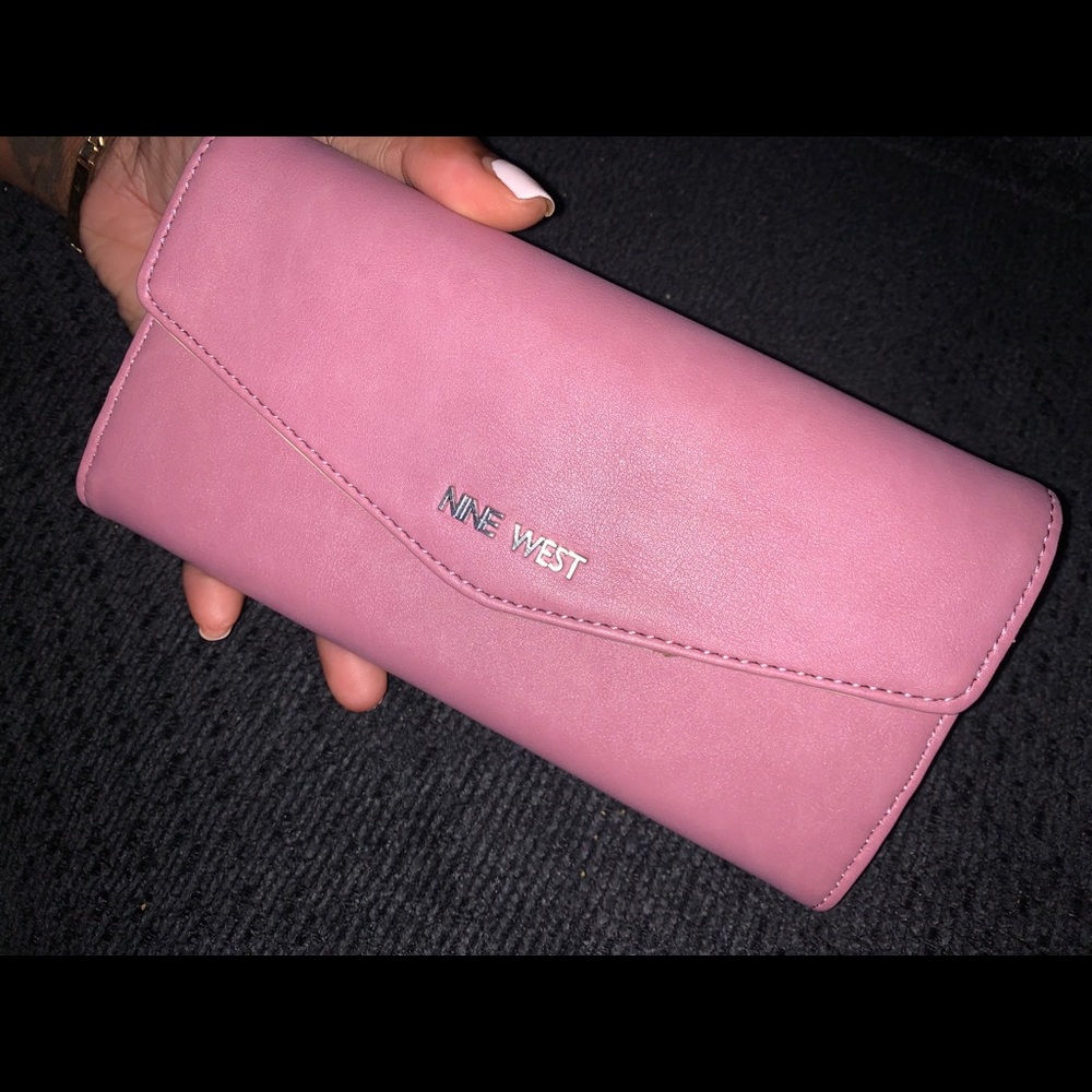 *BRAND NEW* Nine West Wallet 💕